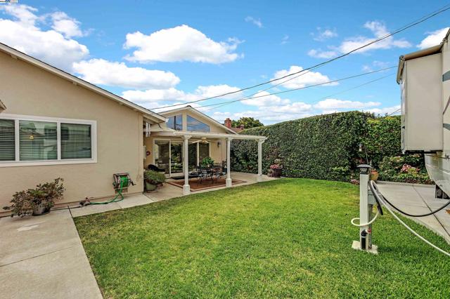 4601 Hampshire Way, Fremont CA: https://media.crmls.org/mediaz/93430f40-f3c9-4143-bd31-48ebd7e96b3c.jpg
