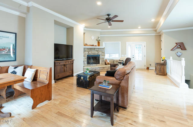 385 Spruce Drive, Lake Arrowhead CA: https://media.crmls.org/mediaz/934423a0-1d94-409f-bb0f-1ef111e3fe46.jpg