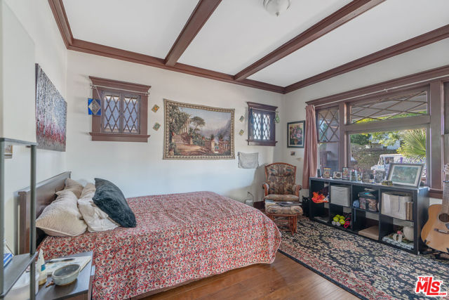 6178 Aldama Street, Los Angeles CA: https://media.crmls.org/mediaz/93448233-5096-489e-9557-8cc40aecc6ba.jpg