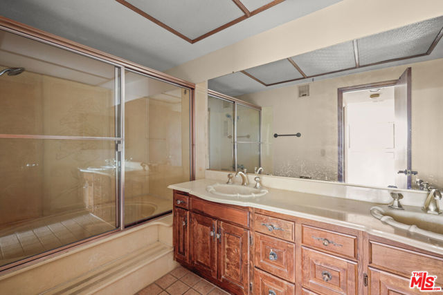 880 W 1st Street, Los Angeles CA: https://media.crmls.org/mediaz/9344a370-93a1-4cd6-adf6-2d66b000f728.jpg