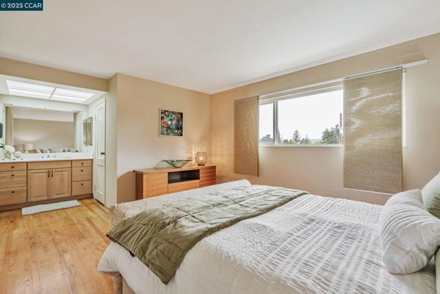 92 Gaywood Pl, Moraga CA: https://media.crmls.org/mediaz/9344cd4c-8dc5-430a-990f-c2b9bc40d216.jpg