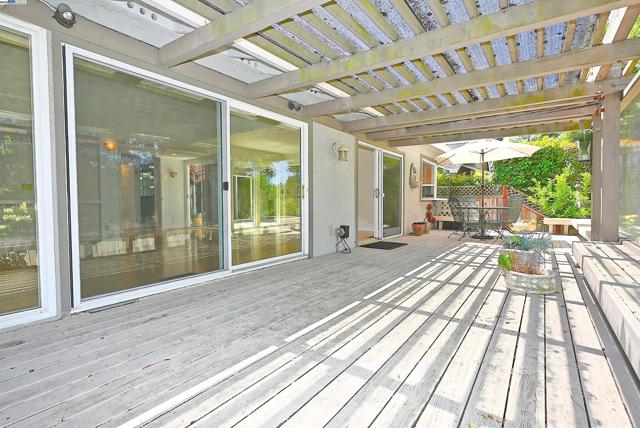 727 Paradise Valley Ct, Danville CA: https://media.crmls.org/mediaz/934539c8-459c-4118-b293-1250a242b1f3.jpg