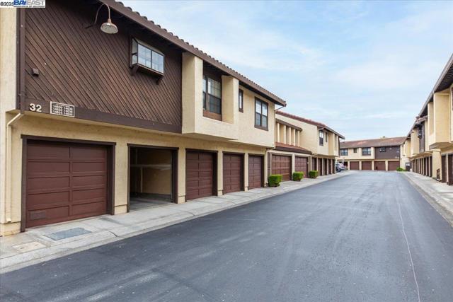 14630 Outrigger Dr., San Leandro CA: https://media.crmls.org/mediaz/93454289-9625-410b-ab3d-79e934eba7a2.jpg
