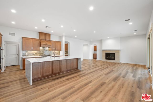 3719 Pathway Court, Bakersfield CA: https://media.crmls.org/mediaz/9345c9ed-a979-4c0e-a847-8be35fd797ec.jpg