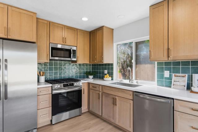 Detail Gallery Image 10 of 30 For 9604 Paseo Montril, San Diego,  CA 92129 - 3 Beds | 2 Baths