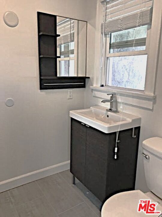 1406 2nd Avenue, Los Angeles CA: https://media.crmls.org/mediaz/9346489a-c226-4af3-8986-972992cca940.jpg