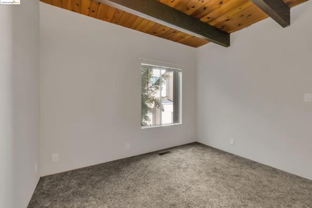 2001 Manzanita Dr, Oakland CA: https://media.crmls.org/mediaz/9346b4b6-9364-4bd4-ba18-2a3f8fda5c7f.jpg