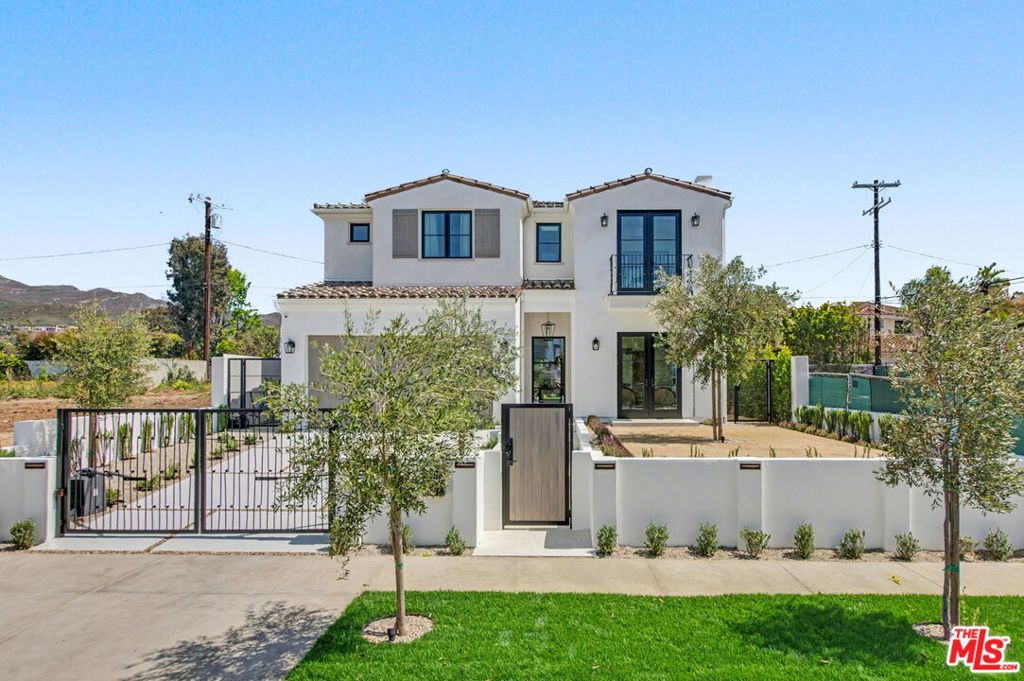 16011 Miami Way — architectural residence