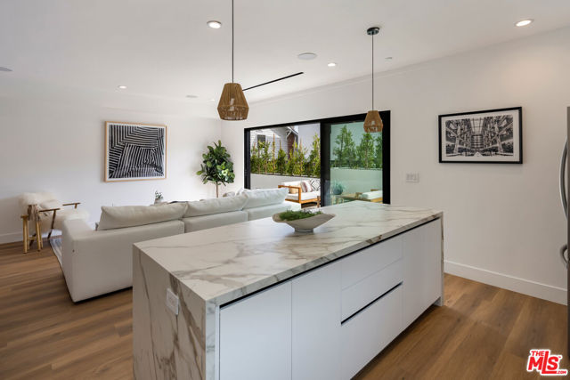 2005 Bellevue Avenue, Los Angeles CA: https://media.crmls.org/mediaz/9347dd0a-94b5-47d5-9d9f-20cc97ce5c11.jpg