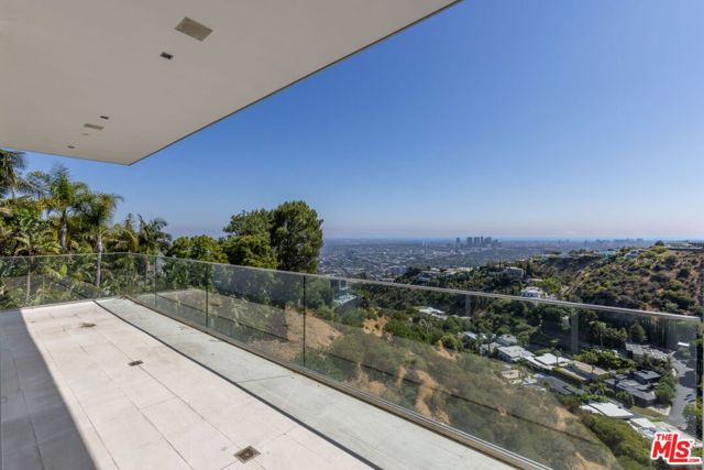 1853 Sunset Plaza Drive, Los Angeles CA: https://media.crmls.org/mediaz/9347e588-0c02-4bb7-b65c-bb73fbe4a561.jpg