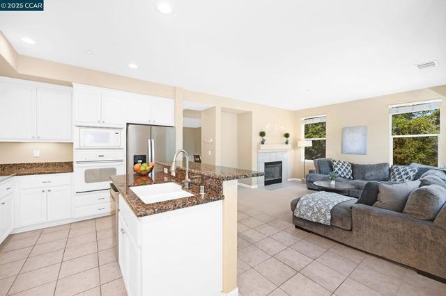 12004 Harcourt Wy, San Ramon CA: https://media.crmls.org/mediaz/9348d74a-694a-433f-b14d-92ccb9620d04.jpg
