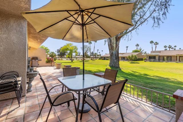 40553 Pebble Beach Circle, Palm Desert CA: https://media.crmls.org/mediaz/9348d92b-5384-4dfc-a13a-f8af69d81065.jpg