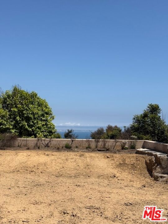 3648 Mcanany Way, Malibu CA: https://media.crmls.org/mediaz/93494cda-a0fd-41ae-8012-3b3f344fdd83.jpg