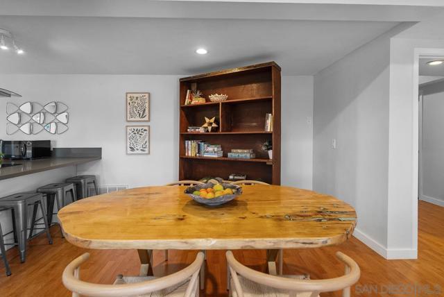 4810 Baylor Dr, San Diego CA: https://media.crmls.org/mediaz/93496275-888e-462f-a696-01cba64992d8.jpg