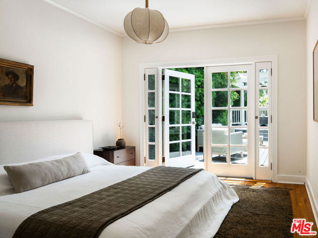 1402 N Benton Way, Los Angeles CA: https://media.crmls.org/mediaz/9349dc9b-ca9a-4d14-ba12-60aad99d0acf.jpg
