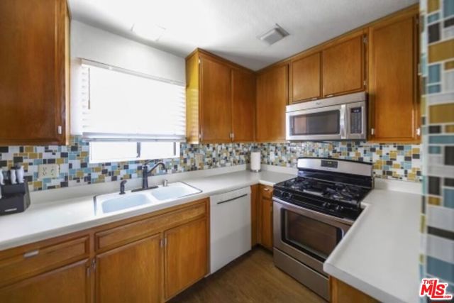 630 N Grand Avenue, Los Angeles CA: https://media.crmls.org/mediaz/934a2e83-fc69-48ff-9ae6-ce7ac8dcf945.jpg