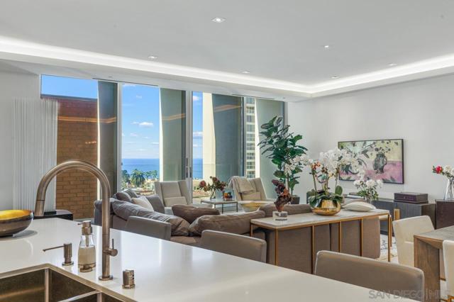 1020 Prospect St, La Jolla CA: https://media.crmls.org/mediaz/934a3f75-f526-482c-b4f7-b0b21940ddc0.jpg