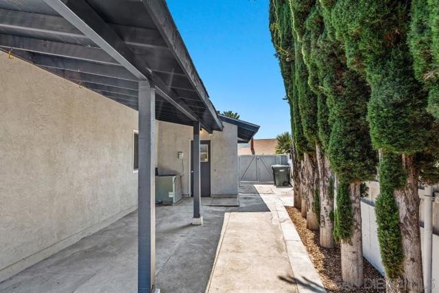 13765 Celestial Rd, Poway CA: https://media.crmls.org/mediaz/934b854c-3a15-41f1-98db-c130edca6f67.jpg