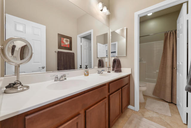 Image 21 of 39 For 80076 Bridgeport Drive