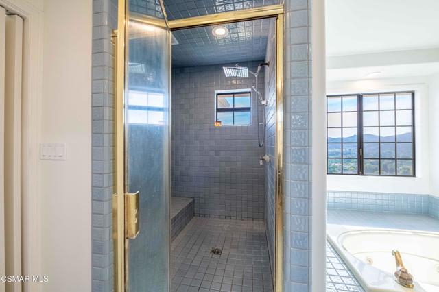 11300 Highridge Court, Camarillo CA: https://media.crmls.org/mediaz/934c7357-04cc-4140-9824-2cf787976c46.jpg