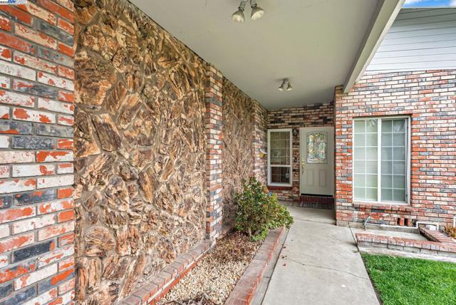 3757 Savannah Rd, Fremont CA: https://media.crmls.org/mediaz/934c8536-2f74-4434-bd1e-c59d81d6f9c1.jpg
