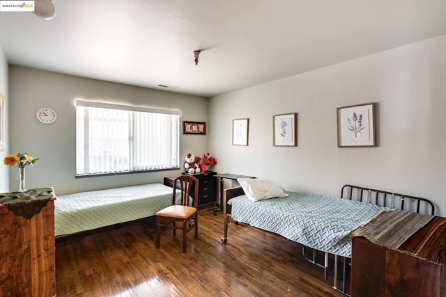 18905 Standish Ave, Hayward CA: https://media.crmls.org/mediaz/934cf4ec-658c-4d08-9759-1c338400fbf6.jpg