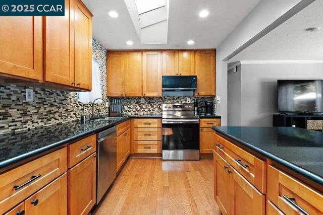 5494 Haussner Dr, Concord CA: https://media.crmls.org/mediaz/934d1269-145d-4153-9ac8-8a540a77e2c4.jpg