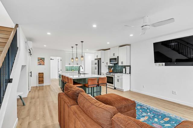 2146 Franklin Ave, San Diego CA: https://media.crmls.org/mediaz/934d1b5d-14fc-45d7-8d4e-ea4b215f1ea0.jpg