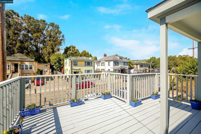 767 47Th St, Oakland CA: https://media.crmls.org/mediaz/934dbca8-e13f-4a21-b853-86844dff3175.jpg