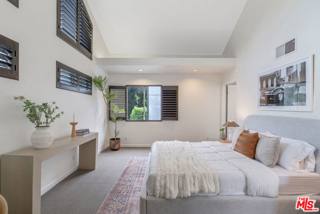 2131 Griffith Park Boulevard, Los Angeles CA: https://media.crmls.org/mediaz/934ddc93-e011-4b07-9ae3-4cd5fa21cb27.jpg
