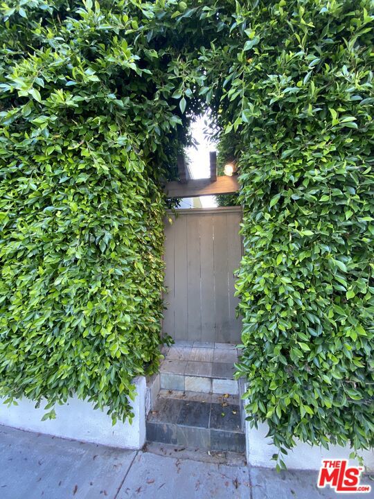 627 Westminster Avenue, 4 photo 18