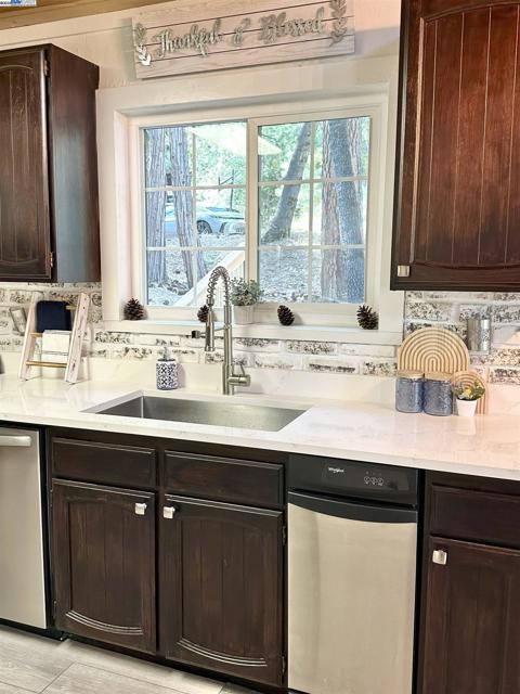 23875 Marshall Way, Twain Harte CA: https://media.crmls.org/mediaz/934ffd51-96cf-4246-aaa8-c350fbeafe4c.jpg