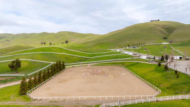 6033 Dagnino Road, Livermore CA: https://media.crmls.org/mediaz/9350ca26-a489-46fe-b7d1-3ea426bc7f48.jpg