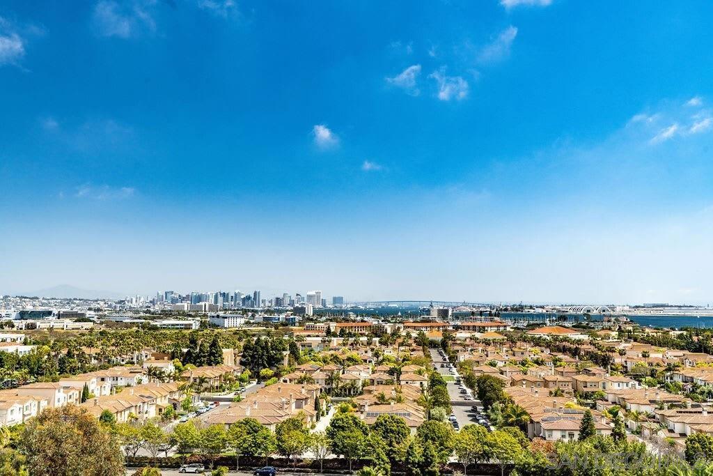 https://media.crmls.org/mediaz/93511b28-92d6-44a0-8e5b-e3c26e8f1549.jpg?preset=X-Large