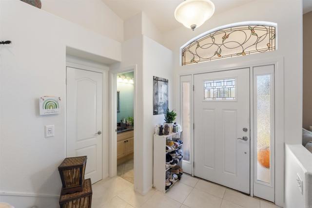 Detail Gallery Image 5 of 46 For 633 Cantara Ln, Vista,  CA 92081 - 3 Beds | 2/1 Baths