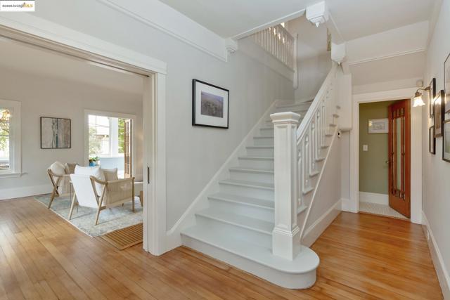3860 Greenwood Ave, Oakland CA: https://media.crmls.org/mediaz/935154b5-f140-4929-a99a-677d504f307e.jpg