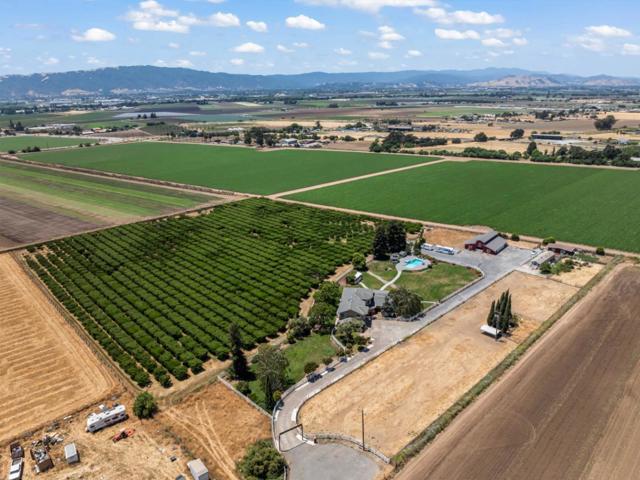 3465 Susie Lane, Gilroy CA: https://media.crmls.org/mediaz/935208e0-5edf-4b24-9711-97ebd0fde88c.jpg