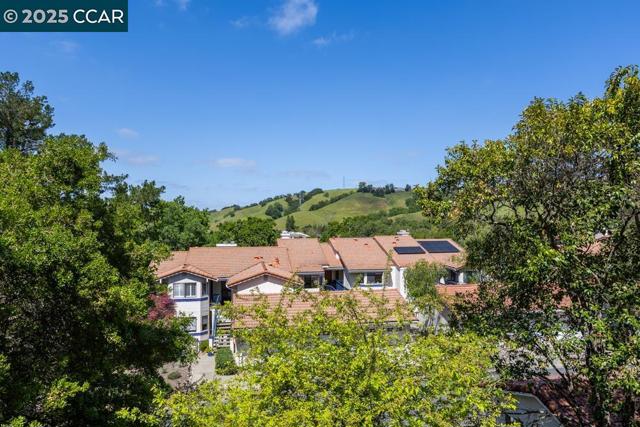 4217 Terra Granada Dr, Walnut Creek CA: https://media.crmls.org/mediaz/9352a189-a71d-43d9-9e65-2b6e08f37971.jpg