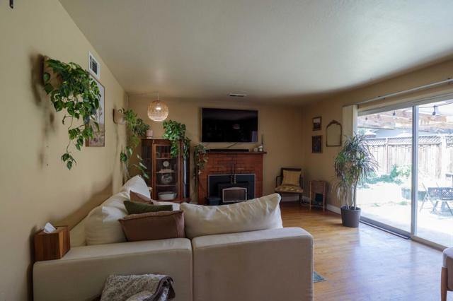 8421 Wayland Lane, Gilroy CA: https://media.crmls.org/mediaz/9352b0f6-5f5c-4b9a-ad3b-0839f9cf0b44.jpg