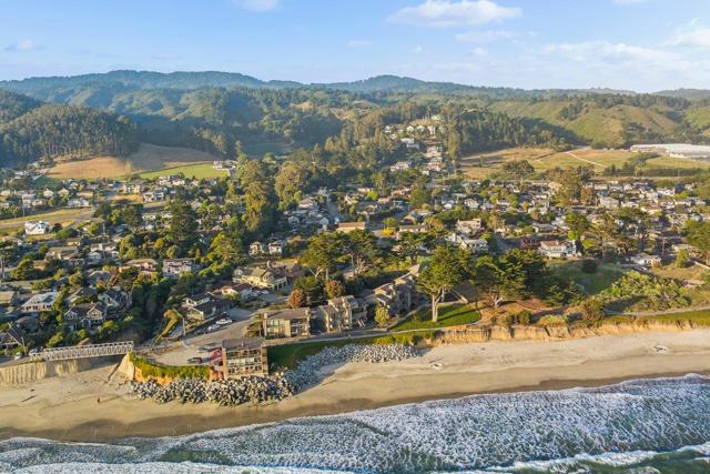 385 Miramar Drive, Half Moon Bay CA: https://media.crmls.org/mediaz/93532203-3578-45ee-b5b1-1649355c96d9.jpg