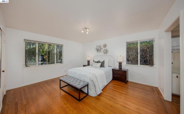 1785 Holly Ave, Menlo Park CA: https://media.crmls.org/mediaz/93533d7f-1cdd-4c74-8f60-c3e5a52a7148.jpg