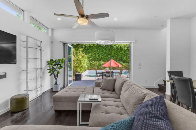 350 Goleta Way, Palm Springs CA: https://media.crmls.org/mediaz/9353e02a-a574-4a9b-ab54-713b6895e164.jpg
