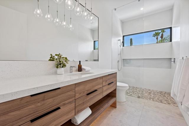 7 Makena Lane, Rancho Mirage CA: https://media.crmls.org/mediaz/93544ba7-7e41-44b6-afdf-5b80ad10aa22.jpg