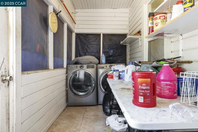 935 E Yosemite Ave, Madera CA: https://media.crmls.org/mediaz/93547c31-874d-4066-8cb2-f908a3f42723.jpg