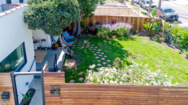632 Mariposa Avenue, Los Angeles CA: https://media.crmls.org/mediaz/93549dec-01b4-458b-ba3e-3c3583b065e0.jpg
