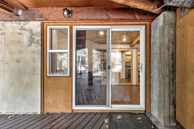 55283 Pine Crest, Idyllwild CA: https://media.crmls.org/mediaz/93552ef3-dbbc-4357-981d-cf80d92aa20a.jpg