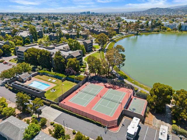 780 Sea Spray Lane, Foster City CA: https://media.crmls.org/mediaz/935588a7-2687-48c7-86b7-92380486a6fb.jpg