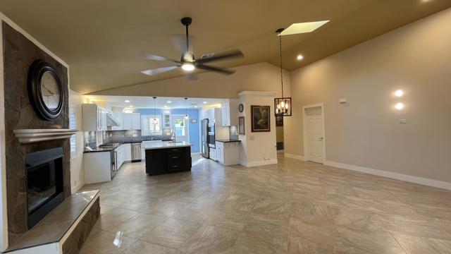 54925 Avenida Alvarado, La Quinta CA: https://media.crmls.org/mediaz/9356cee2-2dcb-4267-922f-2d50b6dc67ef.jpg