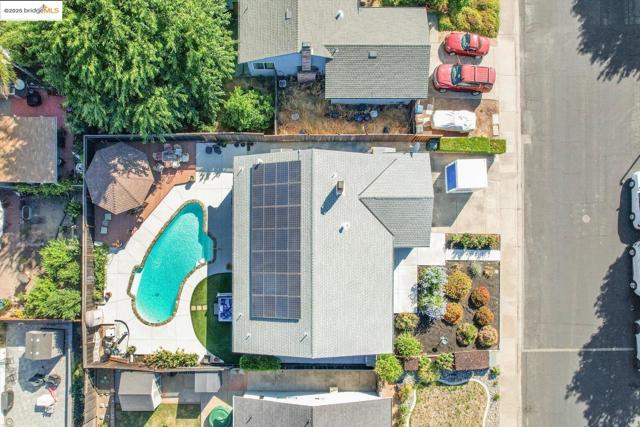 3326 Hacienda Way, Antioch CA: https://media.crmls.org/mediaz/9356dd7b-58a8-46f0-972a-3d5b2c66a830.jpg
