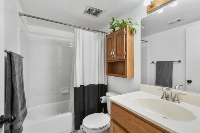 Detail Gallery Image 10 of 14 For 2610 Hillridge Ln, Spring Valley,  CA 91977 - 3 Beds | 2 Baths
